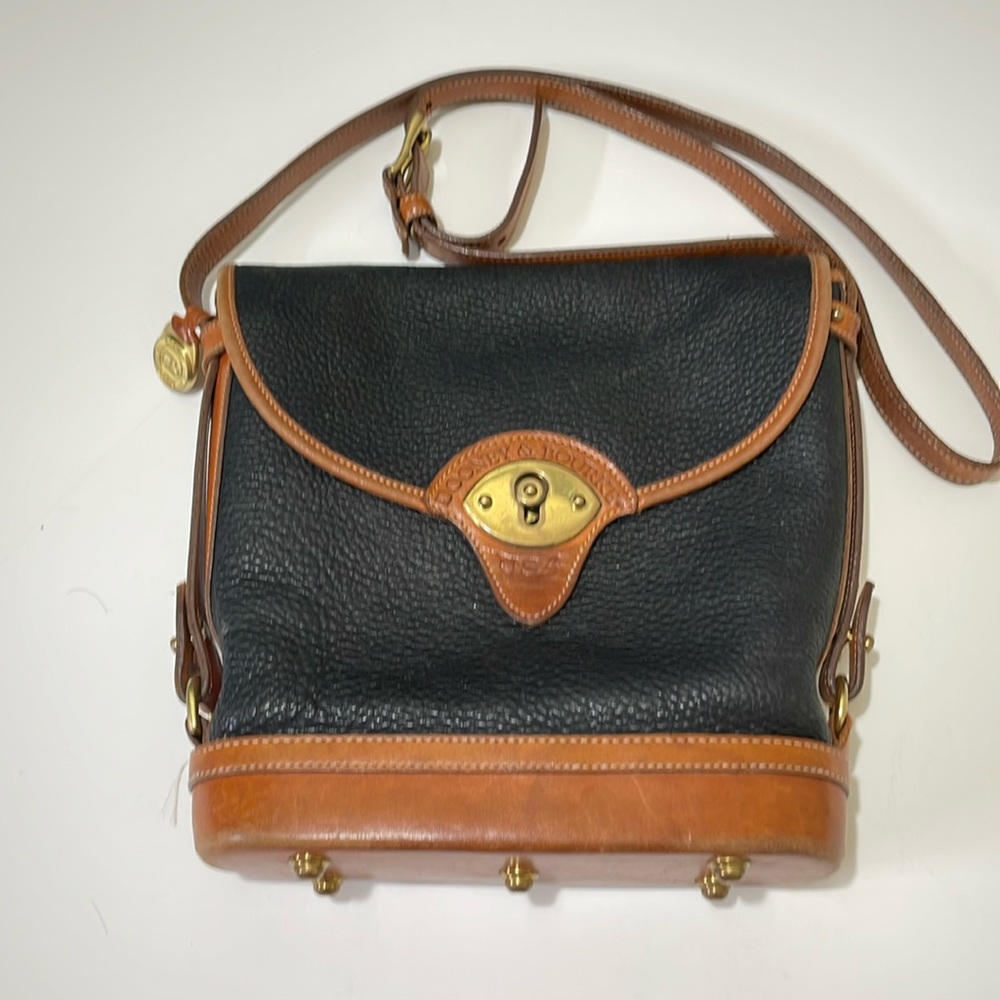 SALE 🔥🔥 Vintage Dooney & Bourke Black All Weather Leather Bucket Crossbody Bag